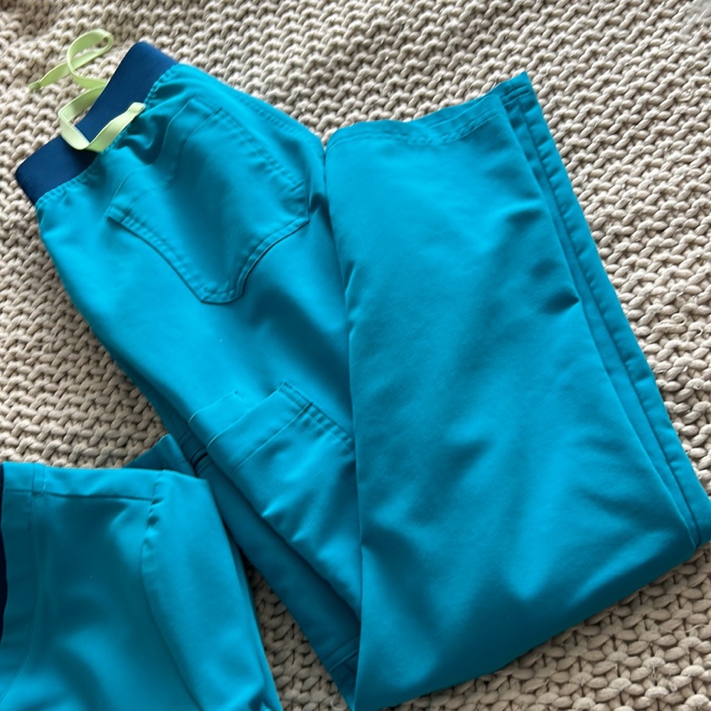 Figs Set Size Small - image 7